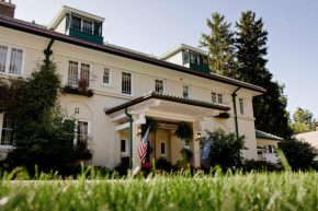 Отель The Belvedere Inn & Restaurant  Сотак